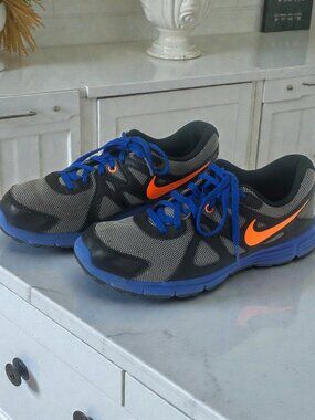 NIKE REVOLUTION 2  Blue BLACK ORANGE SWOOSH Size 6 Youth